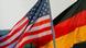 Eine deutsche und eine US-Flagge (Foto: dpa) Eine deutsche und eine US-Flagge (Foto: dpa)