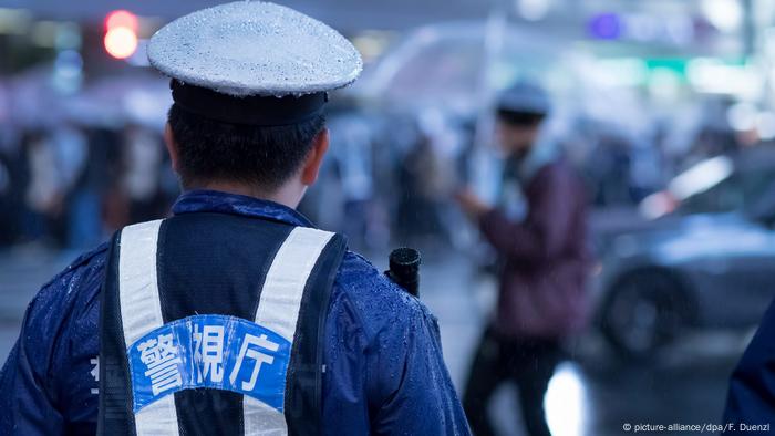 Japan Polizeieinsatz in Shibuya am Reiwa-Vorabend (picture-alliance/dpa/F. Duenzl)