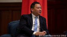  Activists and witnesses of Tiananmen Massacre/1989 democratic movement in China, meeting Taiwan president Tsai Ing Wen
Date: 2019/5/23
Place: Taiwan presidential office
Copyrights/photographer: Taiwan presidential office
Keywords: Tiananmen Massacre, Wang Dan, Tsai Ing Wen, Taiwan president