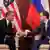 Obama şi Medvedev semnează la Praga Tratatul START II