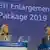 Верховный представитель ЕС по внешней политике Федерика Могерини и комиссар ЕС по вопросам расширения блока Йоханнес Хан на пресс-конференции в Брюсселе в мае 2019 года