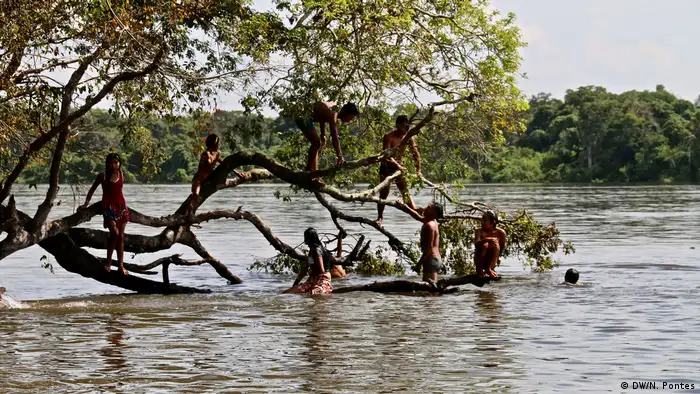 Brasilien Das Zusammenleben mit Xingu-Fluss