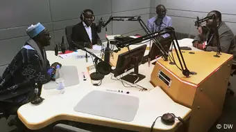 GMF-Teilnehmern aus Senegal und Demokratische Republik Kongo in der DW Bonn