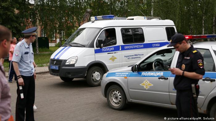 File photo: Police officers blocking a road in the Nizhny Novgorod region. 