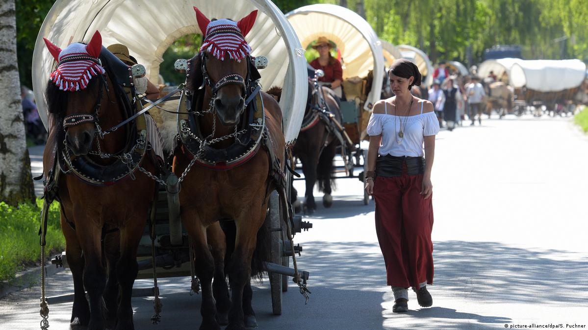 Costumed 'merchants' journey through southern Germany