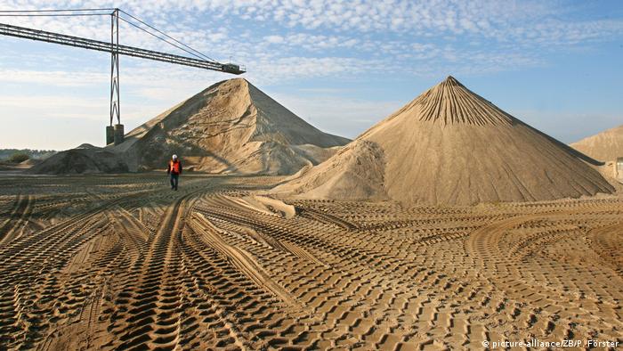 Sand mine in Germany (picture-alliance/ZB/P. Förster)