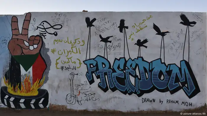 BG Sudan Proteste Graffiti in Khartoum (picture-alliance/AA)