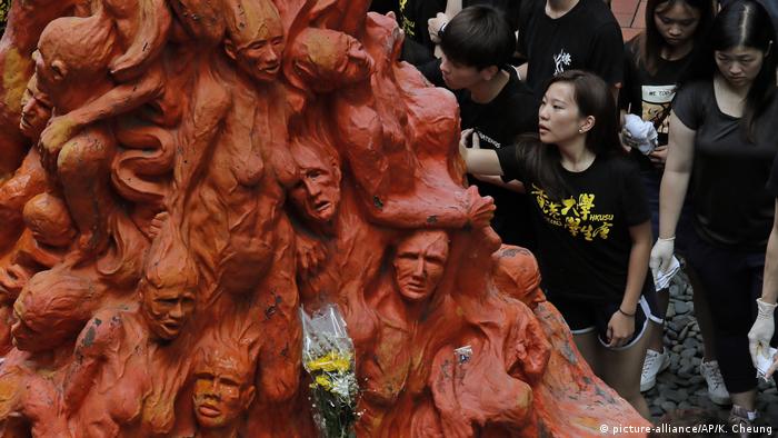 Hongkong Gedenken zum 30. Jahrestag des Tiananmen-Massakers (picture-alliance/AP/K. Cheung)