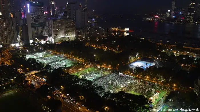 Hongkong Gedenken zum 30. Jahrestag des Tiananmen-Massakers (picture-alliance/AP Photo/E. Kwok)