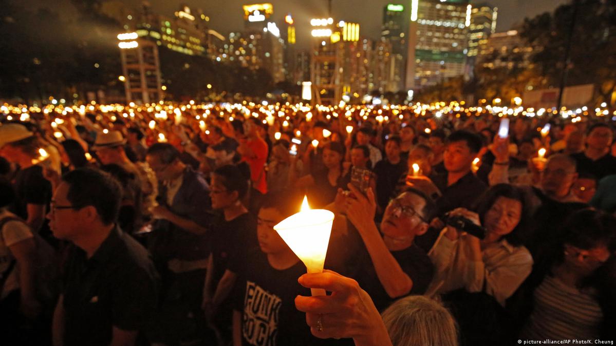 Ato em Hong Kong lembra massacre na Praça da Paz Celestial