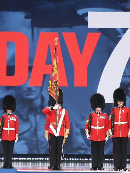 Queen, world leaders honor veterans on D-Day anniversary