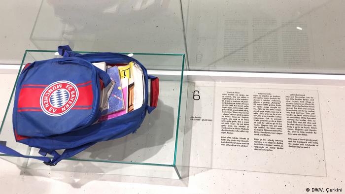 Kosovo Humanitarian Law Centre Kosovo in Pristina | Ausstellung Kinder im Kosovo-Krieg 