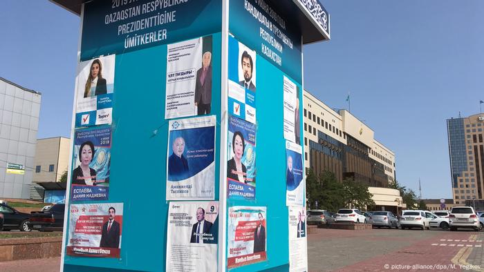 Kasachstan Wahlen Plakate