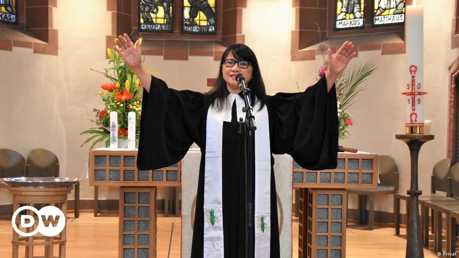Pendeta Perempuan Indonesia Di Jerman Dw 08 06 2019
