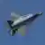 Американский истребитель F-35 летит в небе