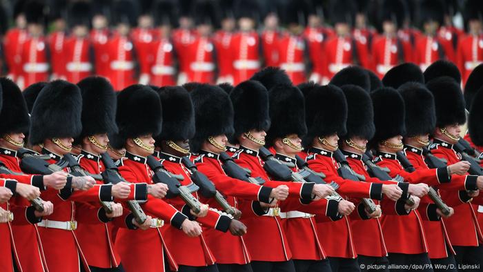 Trooping The Colour The Same Procedure As Every Year Alle Multimedialen Inhalte Der Deutschen Welle Dw 08 06 2019