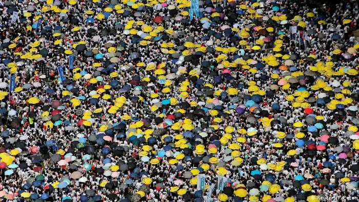 Hongkong Demonstration gegen das Zulassen von Auslieferungen nach China (Reuters/T. Peter)