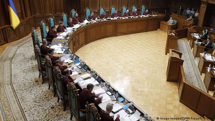 Володимир Зеленський в Конституційному суді (червень 2019 року) Володимир Зеленський в Конституційному суді (червень 2019 року)