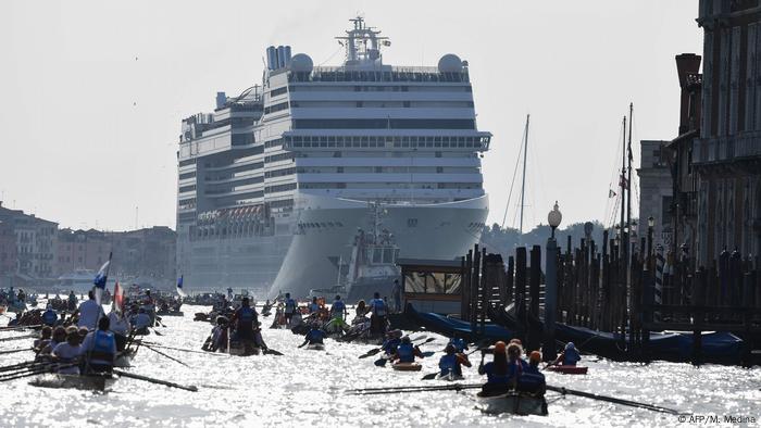 Italy Bans Large Cruise Ships From Venice News Dw 13 07 2021