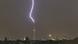 Gewitter über Berlin: Ein Blitz schlägt in den Fernsehturm ein (Foto: picture-alliance/dpa/R. Guenther). Gewitter über Berlin: Ein Blitz schlägt in den Fernsehturm ein (Foto: picture-alliance/dpa/R. Guenther).