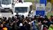 Bosnien Grenzübergang zu Kroatien Migranten und Sicherheitskräfte Bosnien Grenzübergang zu Kroatien Migranten und Sicherheitskräfte