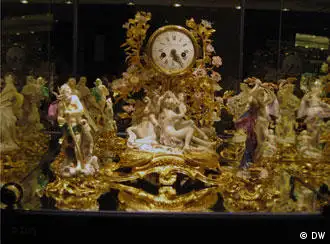 本届展会上展出的出自18世纪上半叶巴黎皇宫座钟-麦森名瓷极品