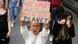 Eine junge Frau hält bei einer Fridays for Future-Demo ein Schild hoch Eine junge Frau hält bei einer Fridays for Future-Demo ein Schild hoch