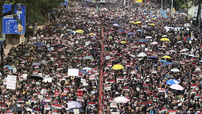 Hongkong Massenproteste gegen Regierung (picture-alliance/dpa/Kyodo)