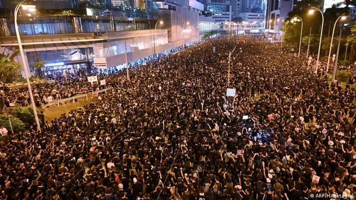 Large-scale protests in Hong Kong against authorities (AFP/H. Retamal)