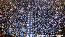 香港6.16大遊行: 两百万黑衣人上街发声