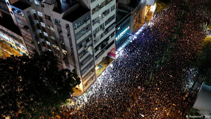 Hongkong Massenproteste gegen Regierung (Reuters/T. Siu)