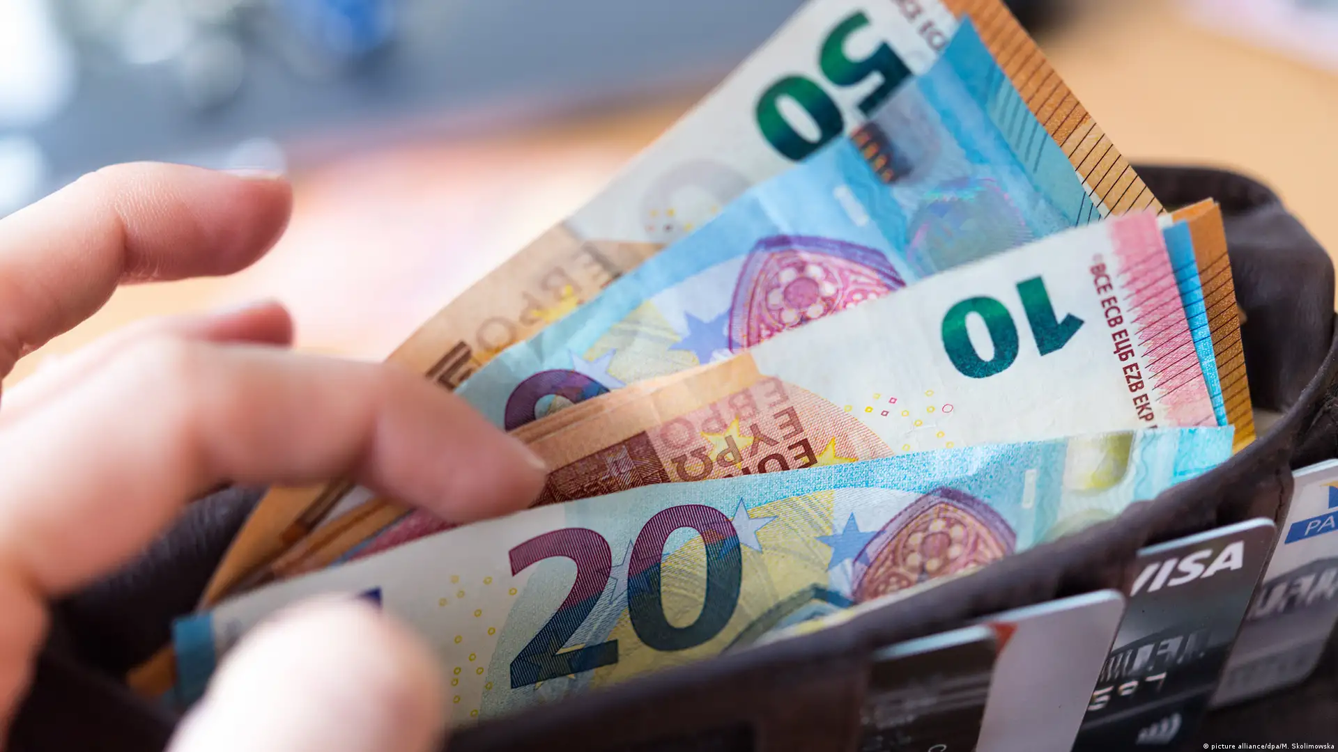 Ahorró 200 mil dólares en 5 años, pero se sentía miserable – DW – 27/02/2024