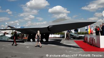 Ιούνιος 2019: μοντέλο του νέου ευρωπαϊκού μαχητικού αεροσκάφους στο αεροναυπηγικό σαλόνι Λε Μπουρζέ, στο Παρίσι