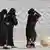 Saudi Arabien Frauen mit Burka auf der Straße
