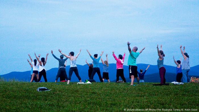 Can Yoga And Meditation Help Us To Connect With Nature Environment All Topics From Climate Change To Conservation Dw 08 01 21