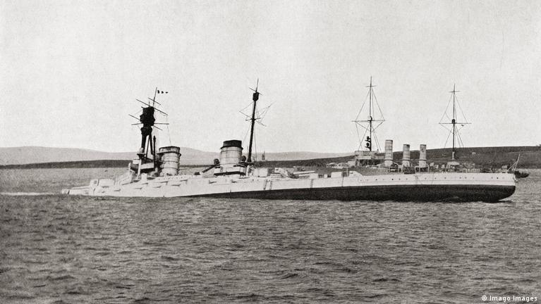 1919: Marinha alemã afunda os próprios navios de guerra