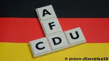 27.04.2019,
Borkwalde, Brandenburg,
Auf einer Deutschlandfahne liegen Buchstabensteine mit CDU und AfD. | Verwendung weltweit