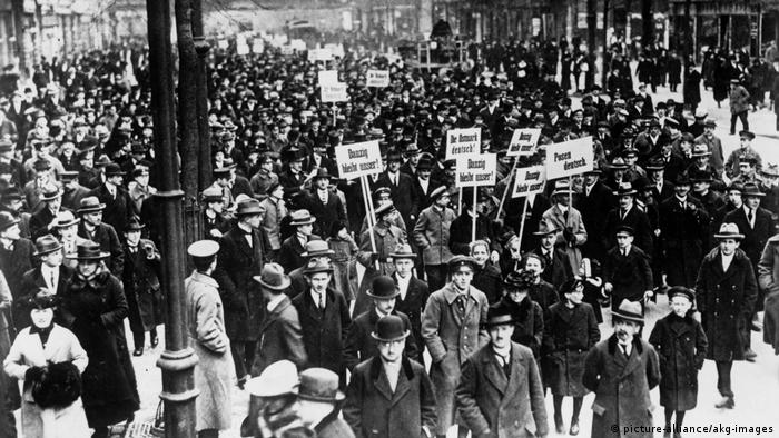 Demonstrators march through Berlin in 1920
