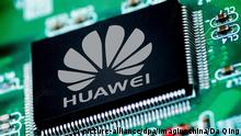20.04.2018, China, Ji'nan: --FILE--A chip of Huawei is pictured in Ji'nan city, east China's Shandong province, 20 April 2018. China's tech giant Huawei will neither split nor sell its mainstream businesses, and it has no plan of mass layoff, the company's founder and CEO Ren Zhengfei said here Monday. Foto: Da Qing/Imaginechina/dpa |