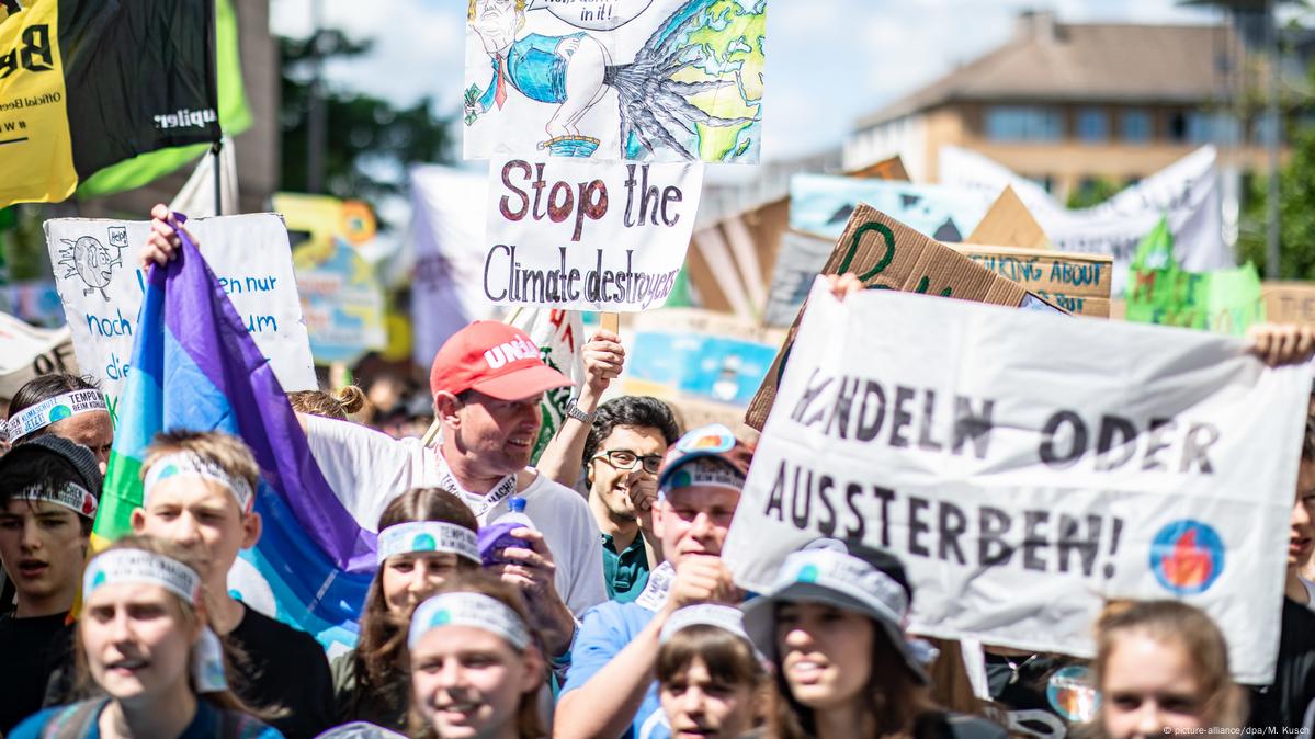 Aachen hosts 'Fridays for Future' strike – DW – 06/21/2019