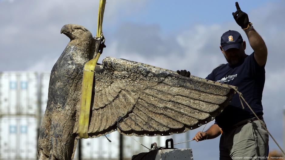 Cuál será el destino del águila nazi rescatada de las profundidades del Río  de la Plata? | Cultura | DW 