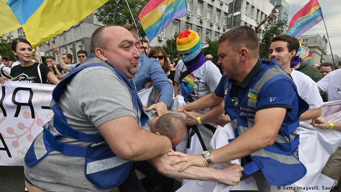 Ukraine holds its biggest ever Gay Pride parade | News | DW | 23.06.2019