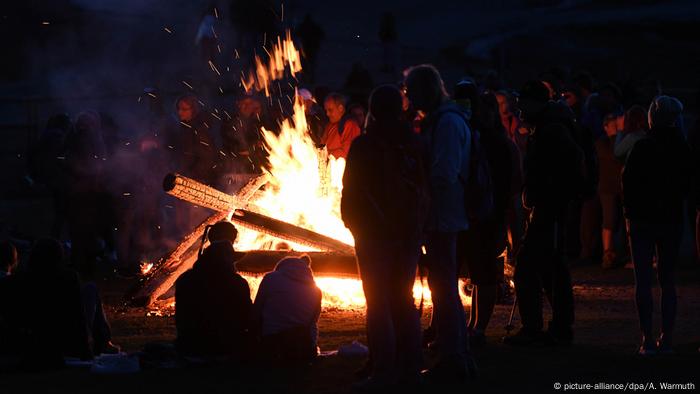 Feuer Schlamm Und Geschmuckte Pferde Alle Multimedialen Inhalte Der Deutschen Welle Dw 24 06 2019