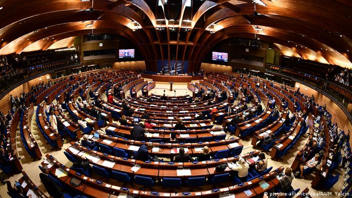 Депутаты в зале заседаний Парламентской ассамблеи Совета Европы, апрель 2017 года