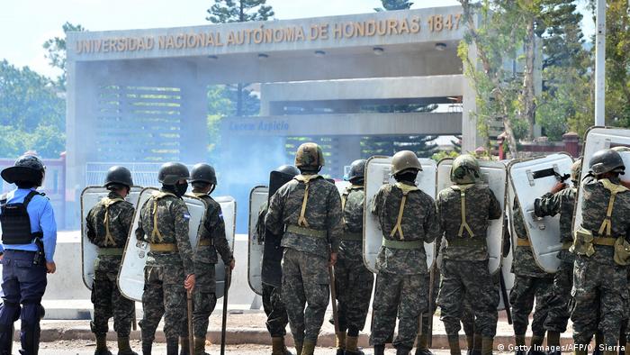Honduras | Proteste gegen die Regierung in die Universidad Nacional Autónoma de Honduras (Getty Images/AFP/O. Sierra)