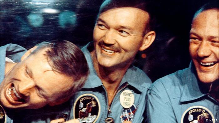 Neil Armstrong, Mike Collins et Buzz Aldrin rient