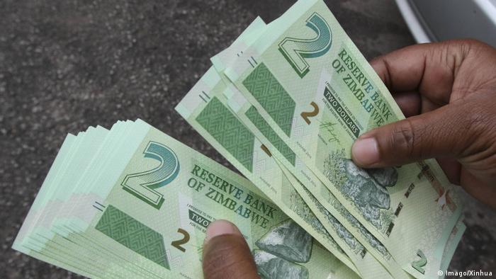 Simbabwe Dollar Einführung Neue Währung 2016 (Imago/Xinhua)