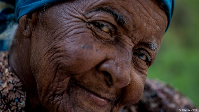 Une femme cubaine à la maison