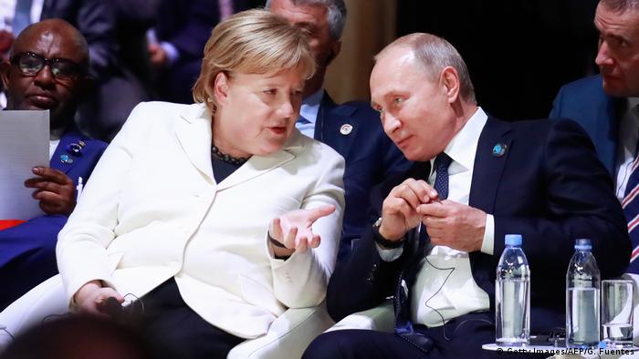 Vladimir Putin and Angela Merkel