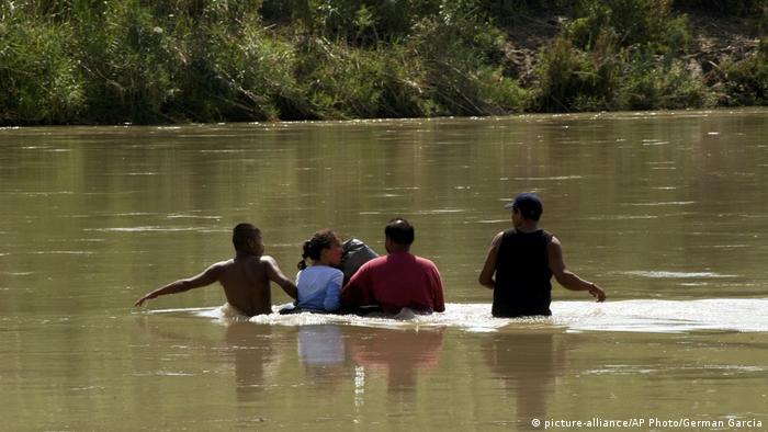 A group of migrants crosses the Rio Grande with the help of smugglers from the Mexican state of Jalisco.
